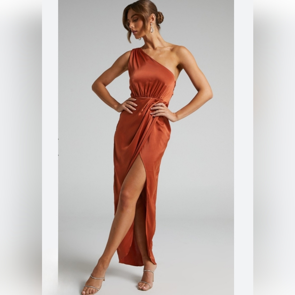 NWT Showpo Felt So Happy Sz 4 One-Shoulder Bronze Satin Gown W/Slit 2141-T